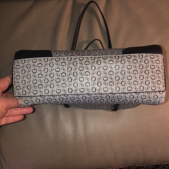 Guess Black&Gray Shoulder Purse - Picture 9 of 9
